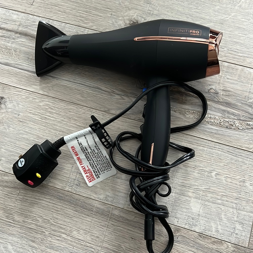 SELLING CONAIR BLOW DRYER